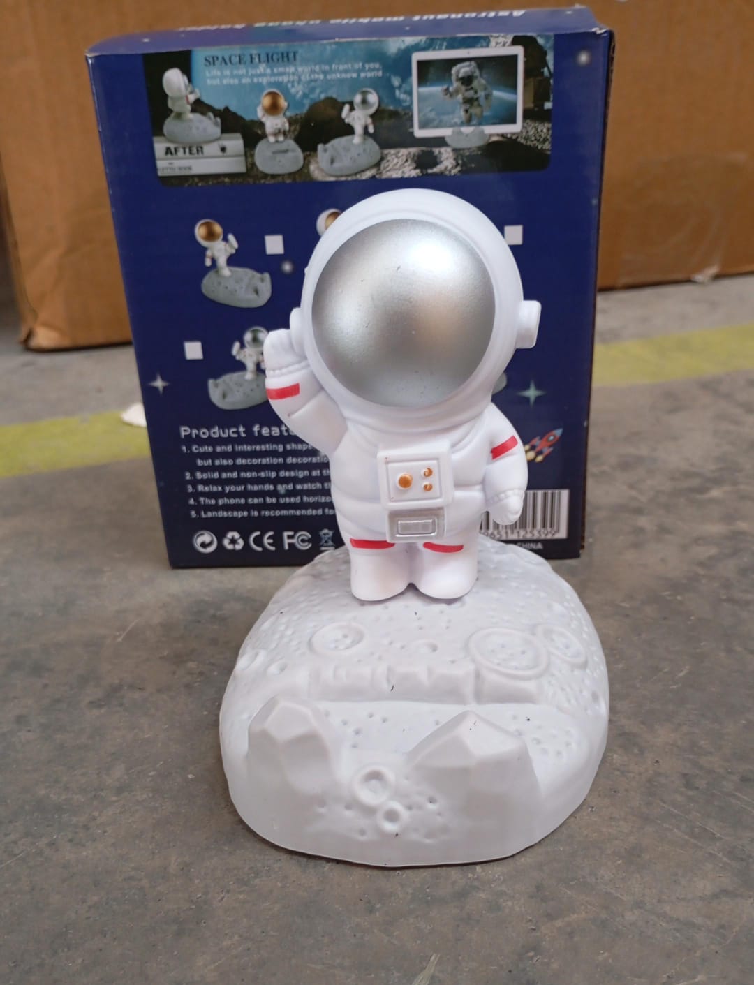 Mobile Holder Astronaut Phone Stand Planet Creative Fun 3D Design (1 Pc / Mix Design) Mobile Holder Astronaut Phone Stand Planet Creative Fun 3D Design (1 Pc / Mix Design)